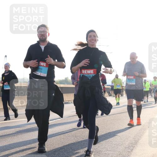 03.10.2025 - Köhlbrandbrückenlauf Luisa Fischer http://msf.ph/oto/8994837 03.10.2025 10:24:31 Position 3 3733, 2513, 1 meine-sportfotos.de