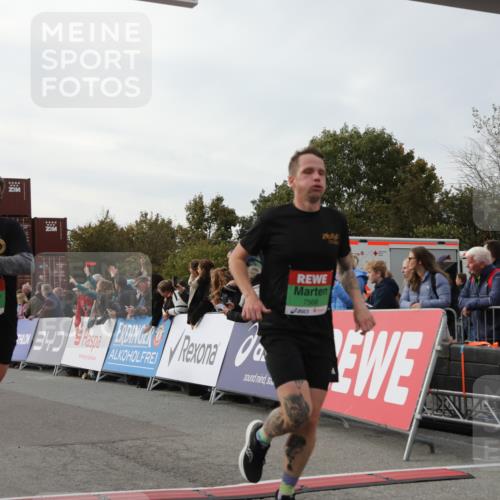 03.10.2025 - Köhlbrandbrückenlauf Yannick Fuchs http://msf.ph/oto/8994840 03.10.2025 16:04:51 Ziel 7006, 7132, 7222, 7425, 7513, 7568, 8254, 9176, 9584 meine-sportfotos.de