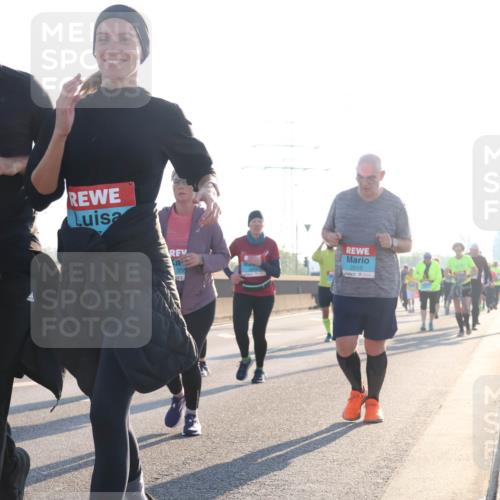 03.10.2025 - Köhlbrandbrückenlauf Luisa Fischer http://msf.ph/oto/8994843 03.10.2025 10:24:32 Position 3 3733, 2513, 1 meine-sportfotos.de