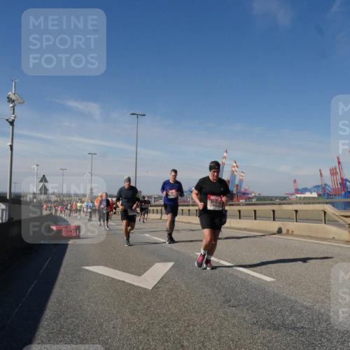 03.10.2025 - Köhlbrandbrückenlauf Matties Gatica Varas http://msf.ph/oto/8994844 03.10.2025 12:49:04 Position 2  meine-sportfotos.de