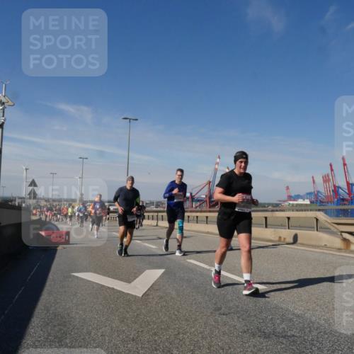 03.10.2025 - Köhlbrandbrückenlauf Matties Gatica Varas http://msf.ph/oto/8994846 03.10.2025 12:49:04 Position 2  meine-sportfotos.de