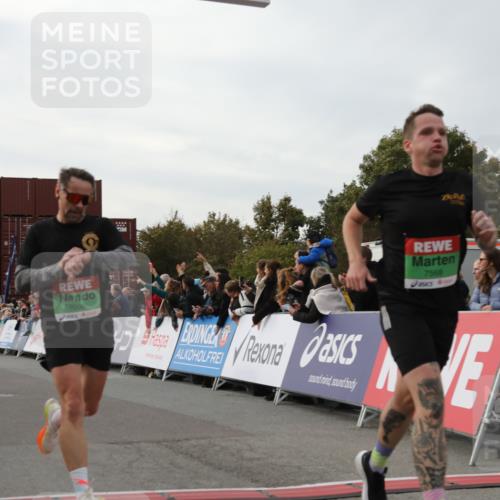 03.10.2025 - Köhlbrandbrückenlauf Yannick Fuchs http://msf.ph/oto/8994849 03.10.2025 16:04:52 Ziel 7006, 7132, 7222, 7270, 7425, 7513, 7568, 9176, 9584 meine-sportfotos.de