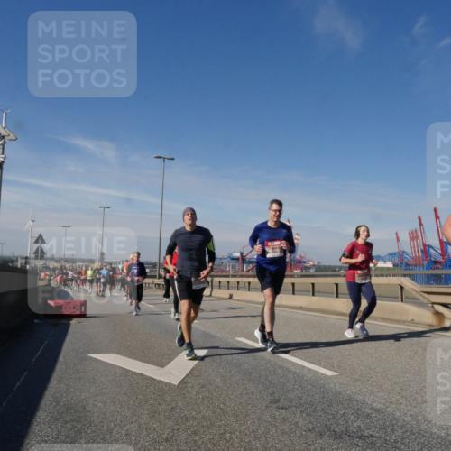 03.10.2025 - Köhlbrandbrückenlauf Matties Gatica Varas http://msf.ph/oto/8994855 03.10.2025 12:49:05 Position 2  meine-sportfotos.de
