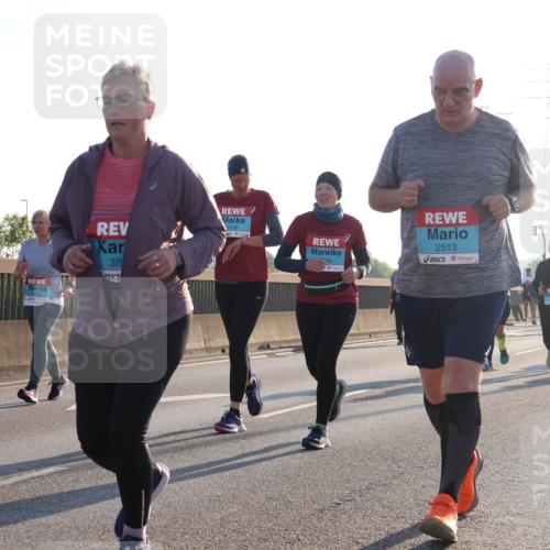 03.10.2025 - Köhlbrandbrückenlauf Luisa Fischer http://msf.ph/oto/8994856 03.10.2025 10:24:33 Position 3 35, 14, 2513 meine-sportfotos.de