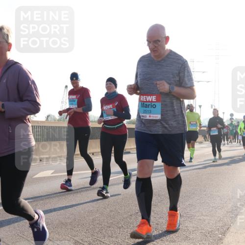 03.10.2025 - Köhlbrandbrückenlauf Luisa Fischer http://msf.ph/oto/8994860 03.10.2025 10:24:34 Position 3 35, 2, 2513 meine-sportfotos.de