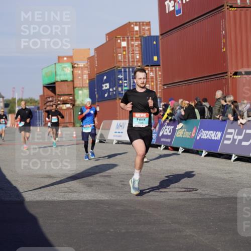 03.10.2025 - Köhlbrandbrückenlauf Michael Burmester http://msf.ph/oto/8994862 03.10.2025 09:56:52 Ziel 1050, 1068, 1086, 1196, 1275, 1550, 2844, 2955, 3270, 3531 meine-sportfotos.de