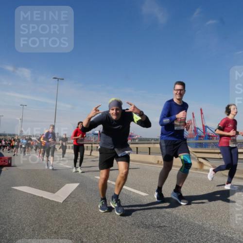03.10.2025 - Köhlbrandbrückenlauf Matties Gatica Varas http://msf.ph/oto/8994865 03.10.2025 12:49:06 Position 2  meine-sportfotos.de