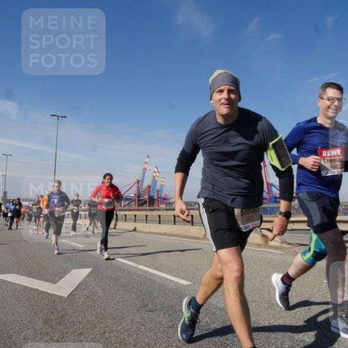 03.10.2025 - Köhlbrandbrückenlauf Matties Gatica Varas http://msf.ph/oto/8994868 03.10.2025 12:49:07 Position 2 5073, 4242 meine-sportfotos.de