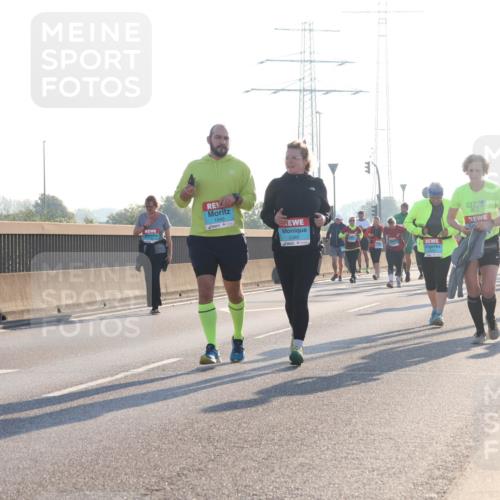 03.10.2025 - Köhlbrandbrückenlauf Luisa Fischer http://msf.ph/oto/8994874 03.10.2025 10:24:35 Position 3 1949, 2385 meine-sportfotos.de