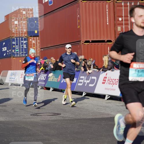 03.10.2025 - Köhlbrandbrückenlauf Michael Burmester http://msf.ph/oto/8994875 03.10.2025 09:56:54 Ziel 1050, 1068, 1086, 1196, 1275, 1550, 2844, 2955, 3205, 3270 meine-sportfotos.de