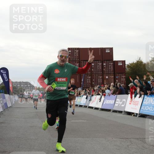 03.10.2025 - Köhlbrandbrückenlauf Yannick Fuchs http://msf.ph/oto/8994876 03.10.2025 16:04:53 Ziel 7006, 7132, 7168, 7222, 7270, 7425, 7513, 7568, 9176, 9584 meine-sportfotos.de