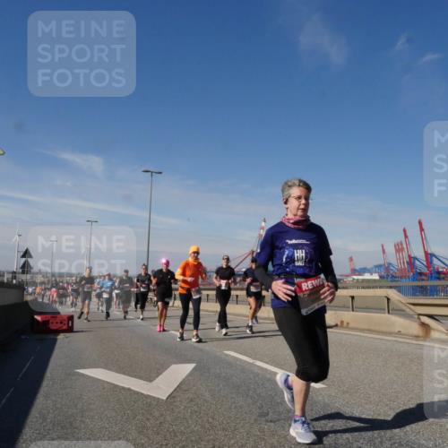 03.10.2025 - Köhlbrandbrückenlauf Matties Gatica Varas http://msf.ph/oto/8994881 03.10.2025 12:49:09 Position 2  meine-sportfotos.de