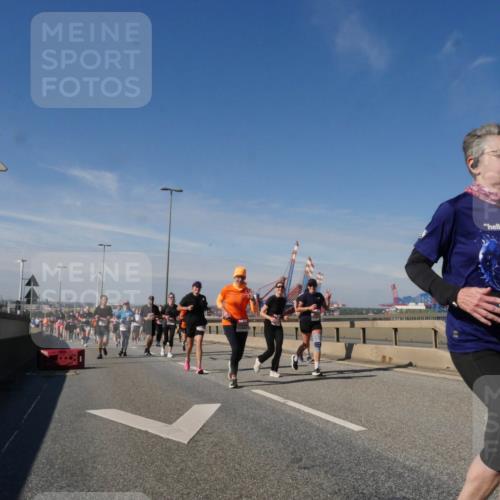 03.10.2025 - Köhlbrandbrückenlauf Matties Gatica Varas http://msf.ph/oto/8994885 03.10.2025 12:49:10 Position 2 5694 meine-sportfotos.de
