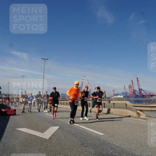 03.10.2025 - Köhlbrandbrückenlauf Matties Gatica Varas http://msf.ph/oto/8994888 03.10.2025 12:49:10 Position 2  meine-sportfotos.de