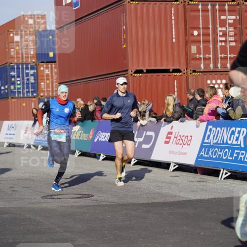 03.10.2025 - Köhlbrandbrückenlauf Michael Burmester http://msf.ph/oto/8994891 03.10.2025 09:56:54 Ziel 1050, 1068, 1086, 1196, 1275, 1550, 2844, 2955, 3205, 3270 meine-sportfotos.de