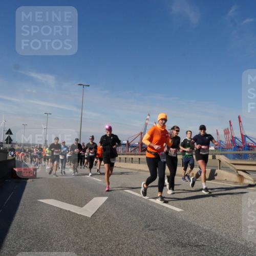 03.10.2025 - Köhlbrandbrückenlauf Matties Gatica Varas http://msf.ph/oto/8994894 03.10.2025 12:49:11 Position 2  meine-sportfotos.de