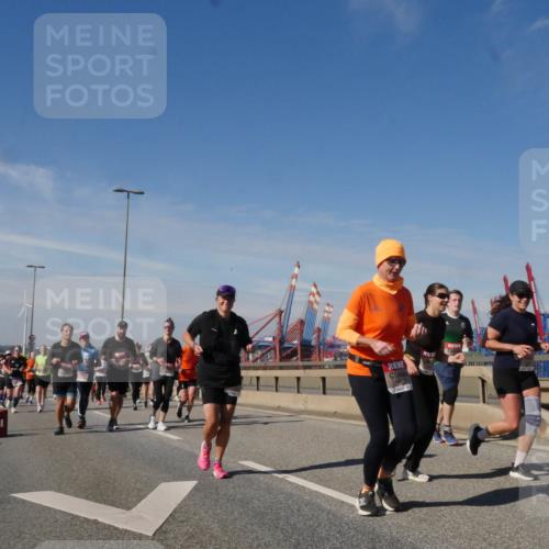 03.10.2025 - Köhlbrandbrückenlauf Matties Gatica Varas http://msf.ph/oto/8994898 03.10.2025 12:49:11 Position 2  meine-sportfotos.de