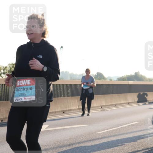 03.10.2025 - Köhlbrandbrückenlauf Luisa Fischer http://msf.ph/oto/8994903 03.10.2025 10:24:38 Position 3 2385 meine-sportfotos.de