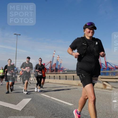 03.10.2025 - Köhlbrandbrückenlauf Matties Gatica Varas http://msf.ph/oto/8994907 03.10.2025 12:49:13 Position 2 4951 meine-sportfotos.de