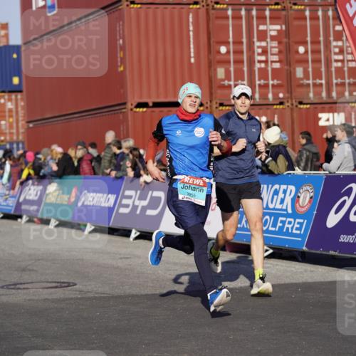 03.10.2025 - Köhlbrandbrückenlauf Michael Burmester http://msf.ph/oto/8994908 03.10.2025 09:56:55 Ziel 1050, 1068, 1086, 1196, 1275, 1550, 2844, 2955, 3205, 3270, 3414 meine-sportfotos.de