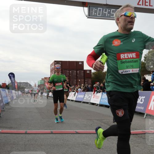 03.10.2025 - Köhlbrandbrückenlauf Yannick Fuchs http://msf.ph/oto/8994916 03.10.2025 16:04:54 Ziel 7006, 7132, 7168, 7222, 7270, 7428, 7568, 9176, 9584 meine-sportfotos.de