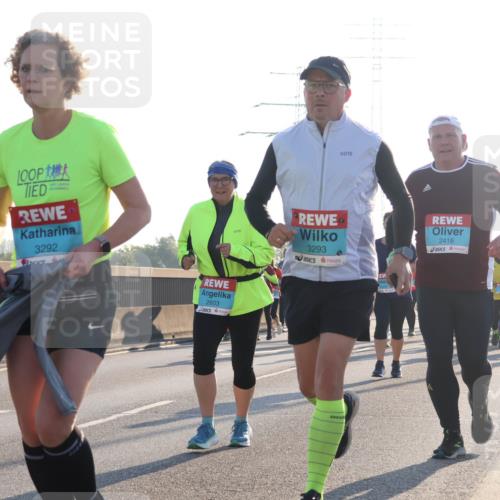 03.10.2025 - Köhlbrandbrückenlauf Luisa Fischer http://msf.ph/oto/8994917 03.10.2025 10:24:39 Position 3 3292, 2603, 3293, 2418 meine-sportfotos.de
