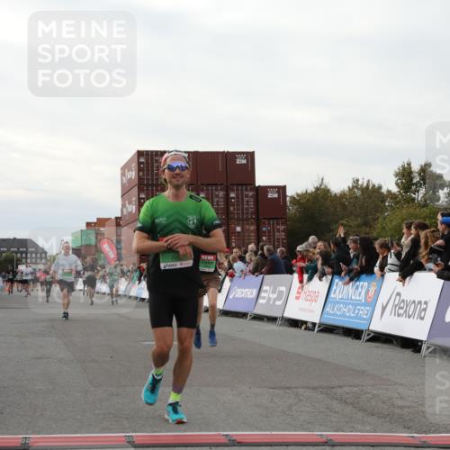 03.10.2025 - Köhlbrandbrückenlauf Yannick Fuchs http://msf.ph/oto/8994920 03.10.2025 16:04:54 Ziel 7006, 7132, 7168, 7222, 7270, 7428, 7568, 9176, 9584 meine-sportfotos.de