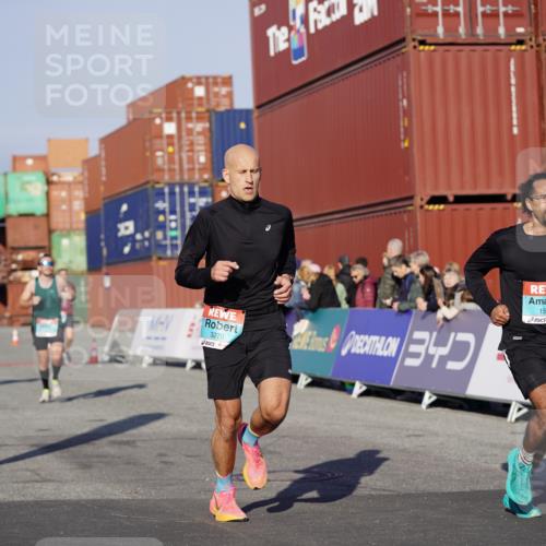 03.10.2025 - Köhlbrandbrückenlauf Michael Burmester http://msf.ph/oto/8994921 03.10.2025 09:56:57 Ziel 1068, 1086, 1196, 1275, 1550, 2844, 2955, 3205, 3270, 3414 meine-sportfotos.de