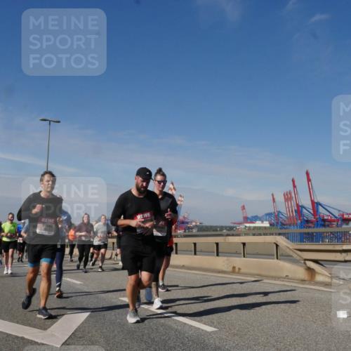 03.10.2025 - Köhlbrandbrückenlauf Matties Gatica Varas http://msf.ph/oto/8994922 03.10.2025 12:49:14 Position 2  meine-sportfotos.de
