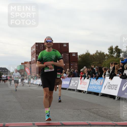 03.10.2025 - Köhlbrandbrückenlauf Yannick Fuchs http://msf.ph/oto/8994924 03.10.2025 16:04:54 Ziel 7006, 7132, 7168, 7222, 7270, 7428, 7568, 9176, 9584 meine-sportfotos.de