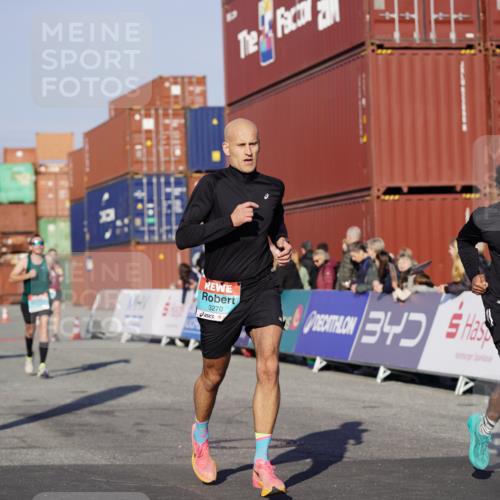 03.10.2025 - Köhlbrandbrückenlauf Michael Burmester http://msf.ph/oto/8994925 03.10.2025 09:56:57 Ziel 1068, 1086, 1196, 1275, 1550, 2844, 2955, 3205, 3270, 3414 meine-sportfotos.de