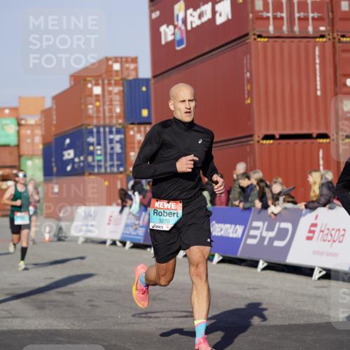 03.10.2025 - Köhlbrandbrückenlauf Michael Burmester http://msf.ph/oto/8994927 03.10.2025 09:56:57 Ziel 1068, 1086, 1196, 1275, 1550, 2844, 2955, 3205, 3270, 3414 meine-sportfotos.de