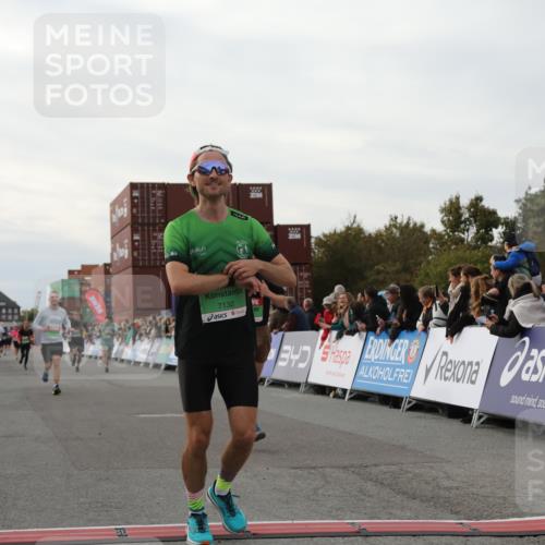 03.10.2025 - Köhlbrandbrückenlauf Yannick Fuchs http://msf.ph/oto/8994932 03.10.2025 16:04:54 Ziel 7006, 7132, 7168, 7222, 7270, 7428, 7568, 9176, 9584 meine-sportfotos.de