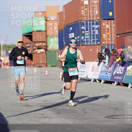 03.10.2025 - Köhlbrandbrückenlauf Michael Burmester http://msf.ph/oto/8994934 03.10.2025 09:56:59 Ziel 1068, 1090, 1196, 1550, 2955, 3205, 3270, 3414 meine-sportfotos.de