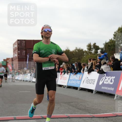 03.10.2025 - Köhlbrandbrückenlauf Yannick Fuchs http://msf.ph/oto/8994937 03.10.2025 16:04:55 Ziel 7006, 7132, 7168, 7222, 7270, 7428, 7568, 9176, 9584 meine-sportfotos.de