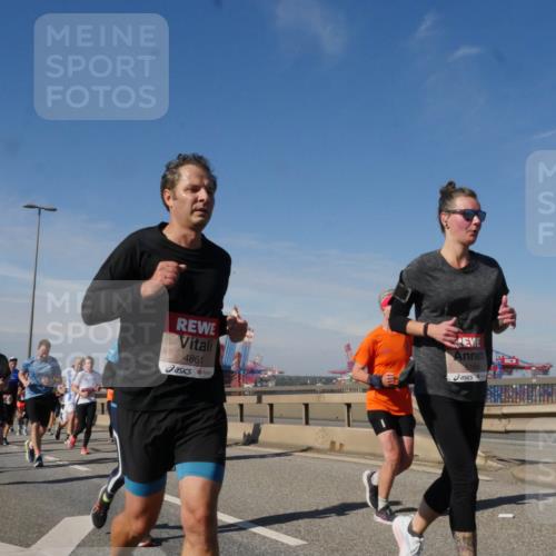 03.10.2025 - Köhlbrandbrückenlauf Matties Gatica Varas http://msf.ph/oto/8994938 03.10.2025 12:49:15 Position 2 4861, 5168, 118 meine-sportfotos.de