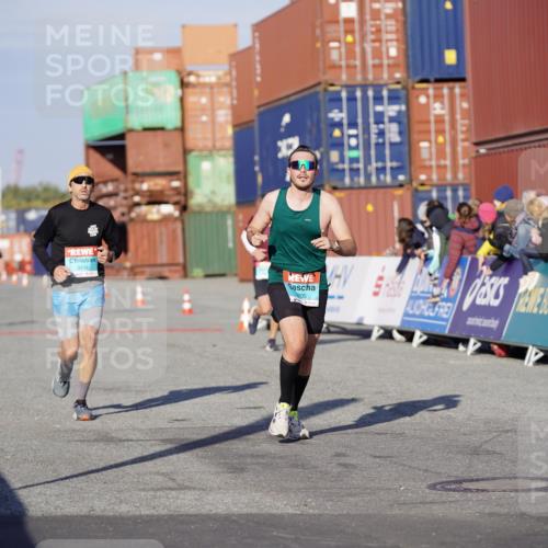 03.10.2025 - Köhlbrandbrückenlauf Michael Burmester http://msf.ph/oto/8994940 03.10.2025 09:56:59 Ziel 1068, 1090, 1196, 1550, 2955, 3205, 3270, 3414 meine-sportfotos.de