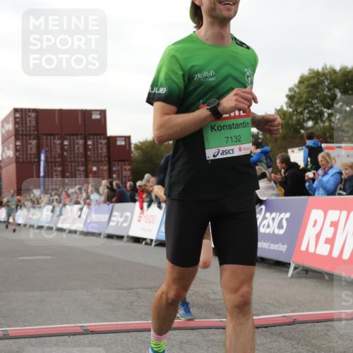03.10.2025 - Köhlbrandbrückenlauf Yannick Fuchs http://msf.ph/oto/8994946 03.10.2025 16:04:55 Ziel 7006, 7132, 7168, 7222, 7270, 7428, 7568, 9176, 9584 meine-sportfotos.de