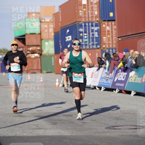 03.10.2025 - Köhlbrandbrückenlauf Michael Burmester http://msf.ph/oto/8994948 03.10.2025 09:56:59 Ziel 1068, 1090, 1196, 1550, 2955, 3205, 3270, 3414 meine-sportfotos.de