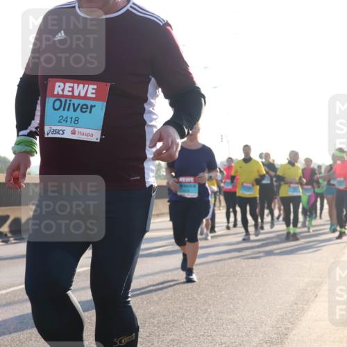 03.10.2025 - Köhlbrandbrückenlauf Luisa Fischer http://msf.ph/oto/8994954 03.10.2025 10:24:41 Position 3 2418, 5, 1 meine-sportfotos.de