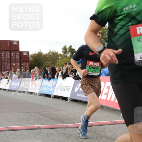 03.10.2025 - Köhlbrandbrückenlauf Yannick Fuchs http://msf.ph/oto/8994955 03.10.2025 16:04:56 Ziel 7132, 7168, 7222, 7270, 7428, 9176, 9584 meine-sportfotos.de