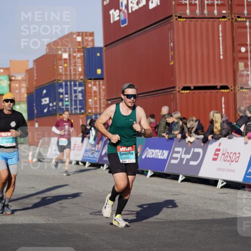 03.10.2025 - Köhlbrandbrückenlauf Michael Burmester http://msf.ph/oto/8994957 03.10.2025 09:57:00 Ziel 1068, 1090, 1196, 1550, 2955, 3205, 3270, 3414 meine-sportfotos.de