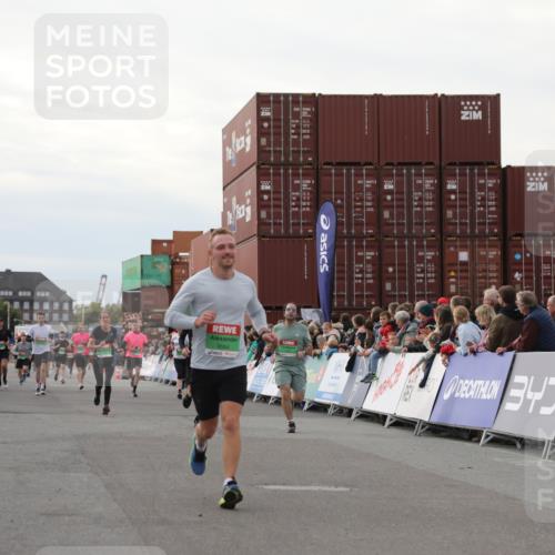 03.10.2025 - Köhlbrandbrückenlauf Yannick Fuchs http://msf.ph/oto/8994960 03.10.2025 16:04:56 Ziel 7132, 7168, 7222, 7270, 7428, 9176, 9584 meine-sportfotos.de