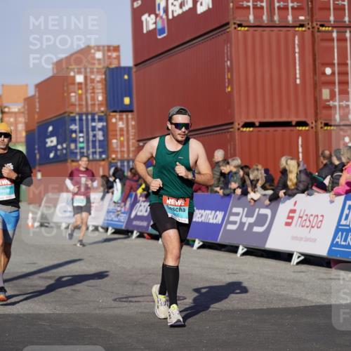 03.10.2025 - Köhlbrandbrückenlauf Michael Burmester http://msf.ph/oto/8994963 03.10.2025 09:57:00 Ziel 1068, 1090, 1196, 1550, 2955, 3205, 3270, 3414 meine-sportfotos.de