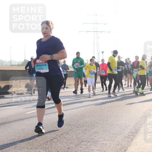 03.10.2025 - Köhlbrandbrückenlauf Luisa Fischer http://msf.ph/oto/8994967 03.10.2025 10:24:43 Position 3 2339 meine-sportfotos.de
