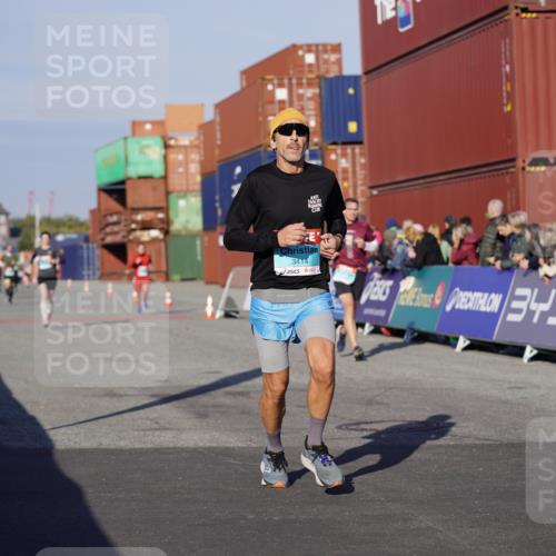 03.10.2025 - Köhlbrandbrückenlauf Michael Burmester http://msf.ph/oto/8994972 03.10.2025 09:57:01 Ziel 1090, 1196, 1258, 1550, 2955, 3205, 3270, 3414 meine-sportfotos.de