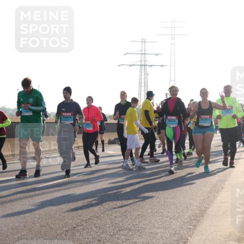 03.10.2025 - Köhlbrandbrückenlauf Luisa Fischer http://msf.ph/oto/8994989 03.10.2025 10:24:46 Position 3 1 meine-sportfotos.de