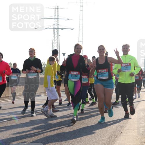 03.10.2025 - Köhlbrandbrückenlauf Luisa Fischer http://msf.ph/oto/8994990 03.10.2025 10:24:46 Position 3 3657, 2429, 2159, 2419, 3413, 2261, 2412, 1 meine-sportfotos.de