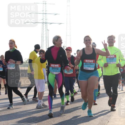 03.10.2025 - Köhlbrandbrückenlauf Luisa Fischer http://msf.ph/oto/8994994 03.10.2025 10:24:47 Position 3 2429, 13, 2159, 2419, 3413, 2261, 2412, 1 meine-sportfotos.de