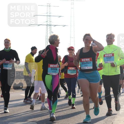 03.10.2025 - Köhlbrandbrückenlauf Luisa Fischer http://msf.ph/oto/8994995 03.10.2025 10:24:47 Position 3 2429, 2159, 2419, 3413, 5, 2261, 2412 meine-sportfotos.de